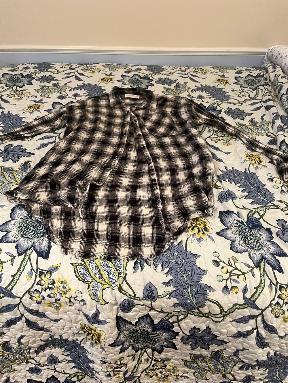 Fashionomics Black & White Plaid Button-Down Shirt